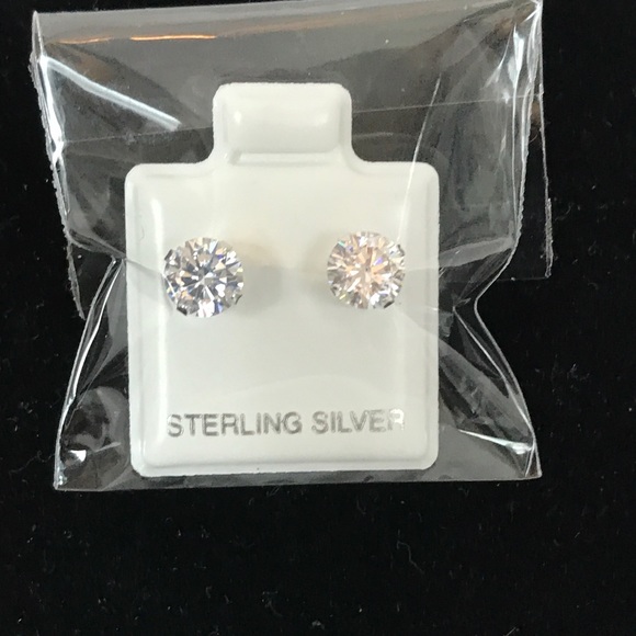 .925 SS Round Cut Crystal CZ Studs - Picture 2 of 2